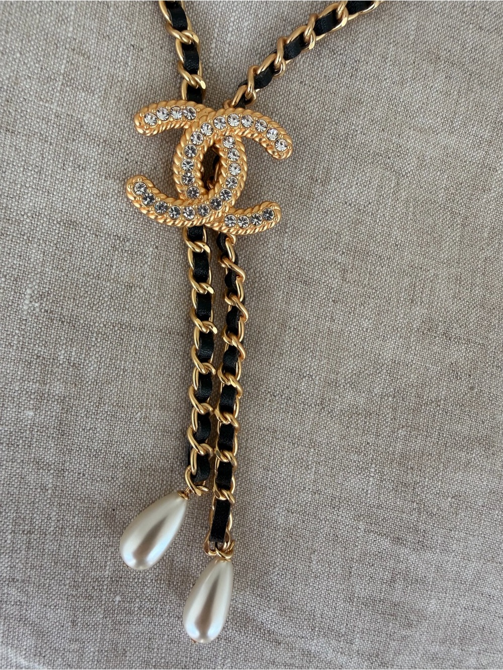 ✨CHANEL Gold and Black Ribbon Lariat Necklace with Crystal CC and Pearl Drops🖤 - Picture 12 of 14
